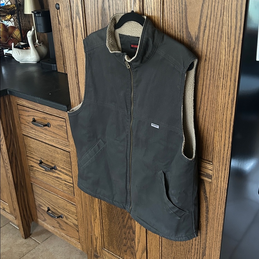 Wolverine Vest Sherpa Lined - Picture 2 of 6
